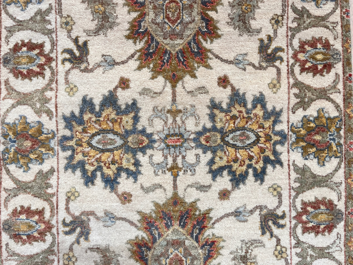 Classic Agra Runner