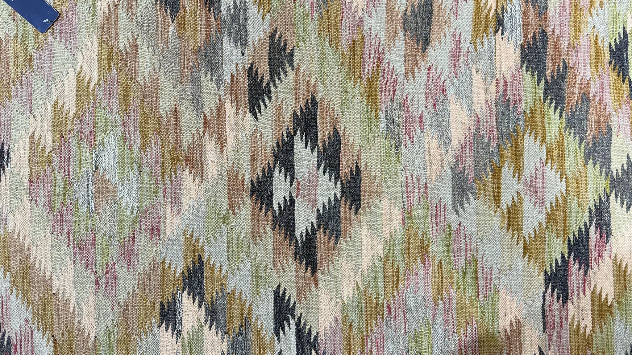 Kundoz Kilim Table