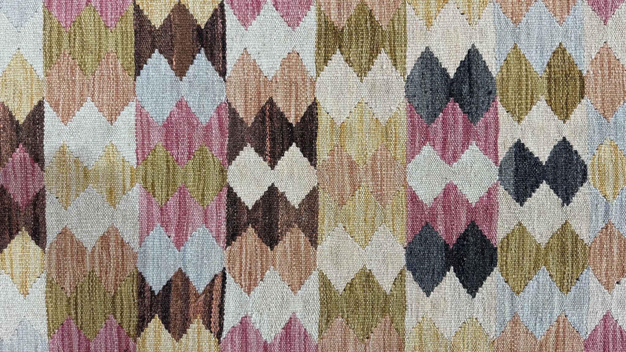 Kundoz Kilim Table